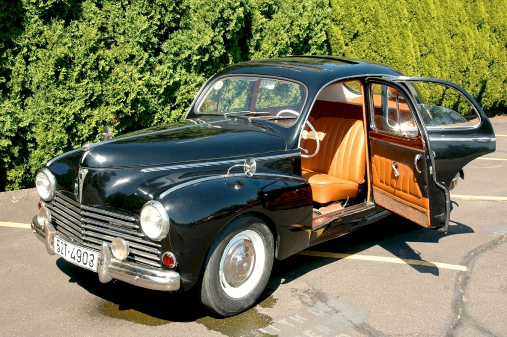 The-1953-Peugeot-203