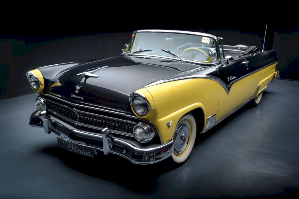 The-1955-Ford-Fairlane-Sunliner