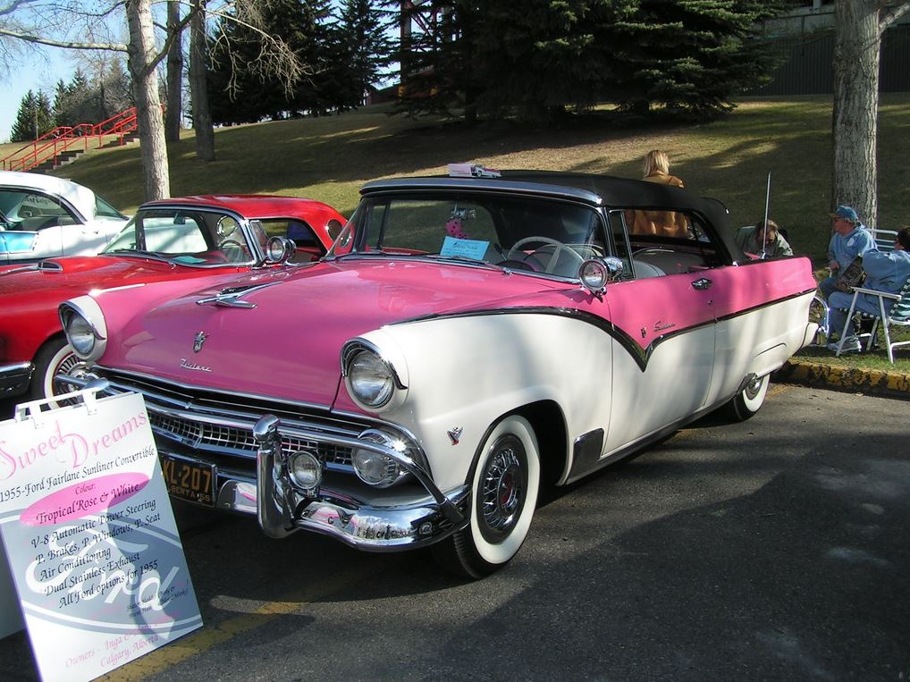 The-1955-Ford-Fairlane-Sunliner