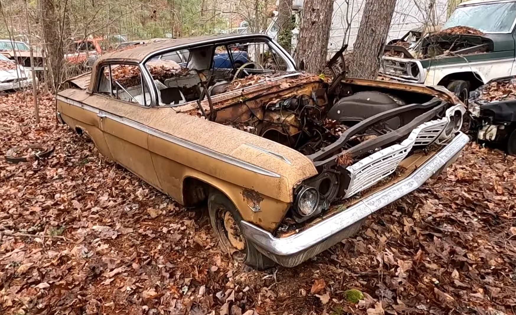 1962 Chevrolet Impala SS Found in the Woods Is a Rare Golden Anniversary Gem, Needs Help - autoevolution