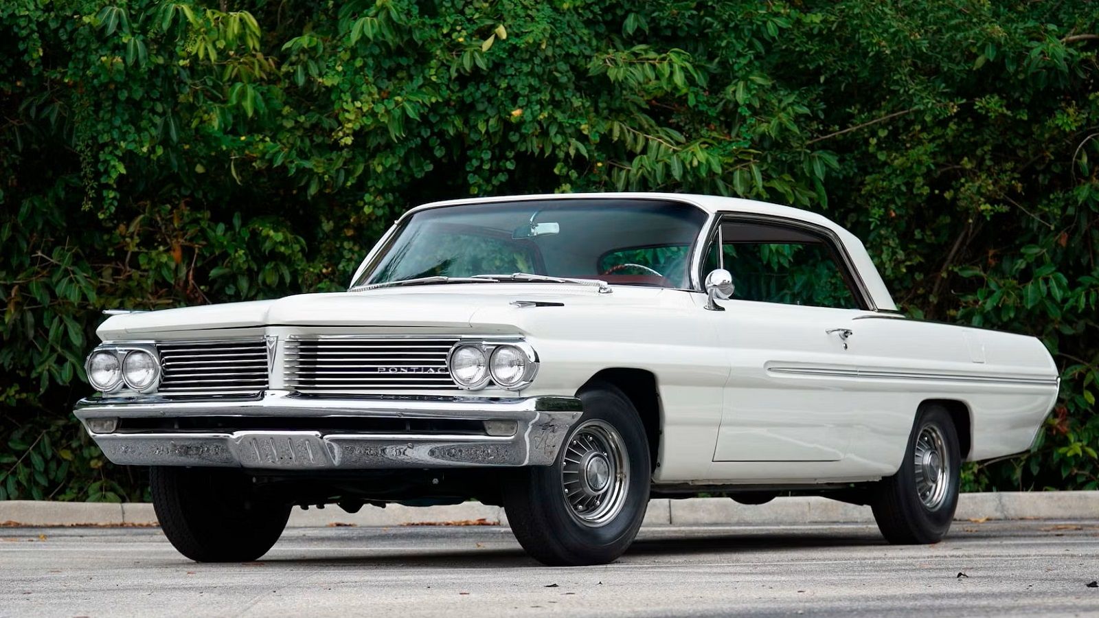 A parked 1962 Pontiac Catalina