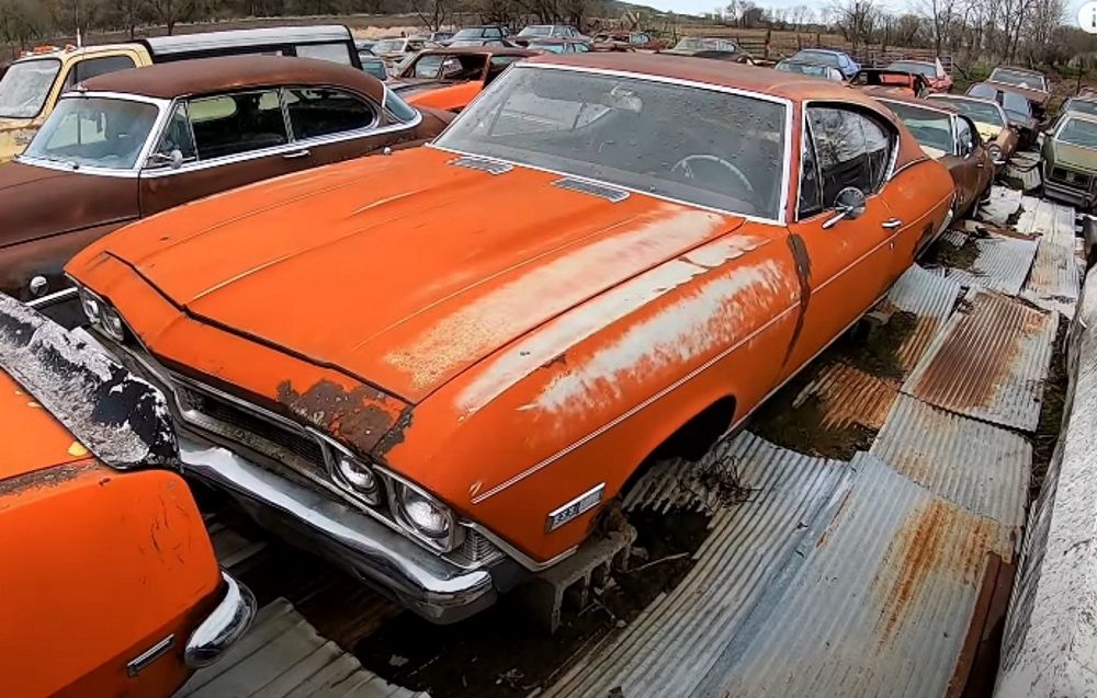 A 1968 Chevrolet Chevelle SS among other rusting GM cars