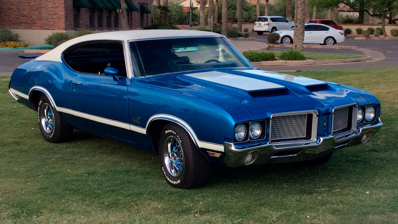 A parked 1972 Oldsmobile 442