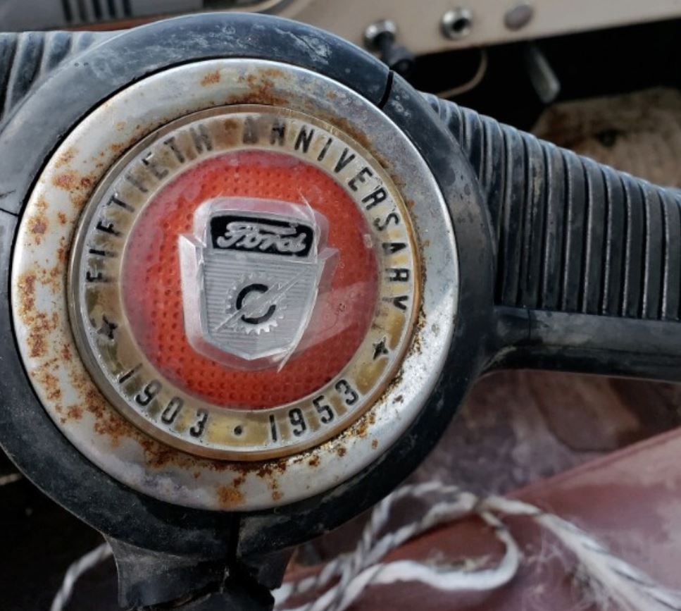  The 1953 model marked Ford's 50th anniversary and was the first year of the second-generation F-Series trucks. 