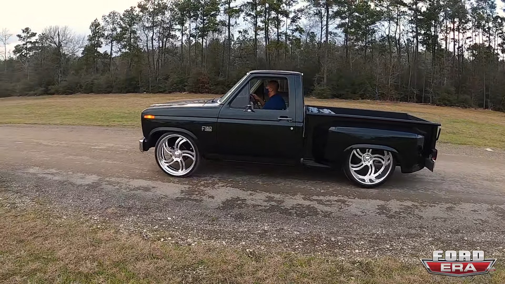 Coyote-Swapped, Bagged 1985 Ford F-150 Stepside Is a Bullnose With Attitude on 24s - autoevolution