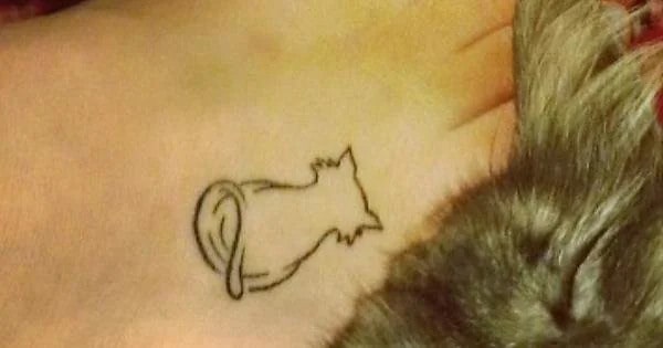 back facing cat tattoo