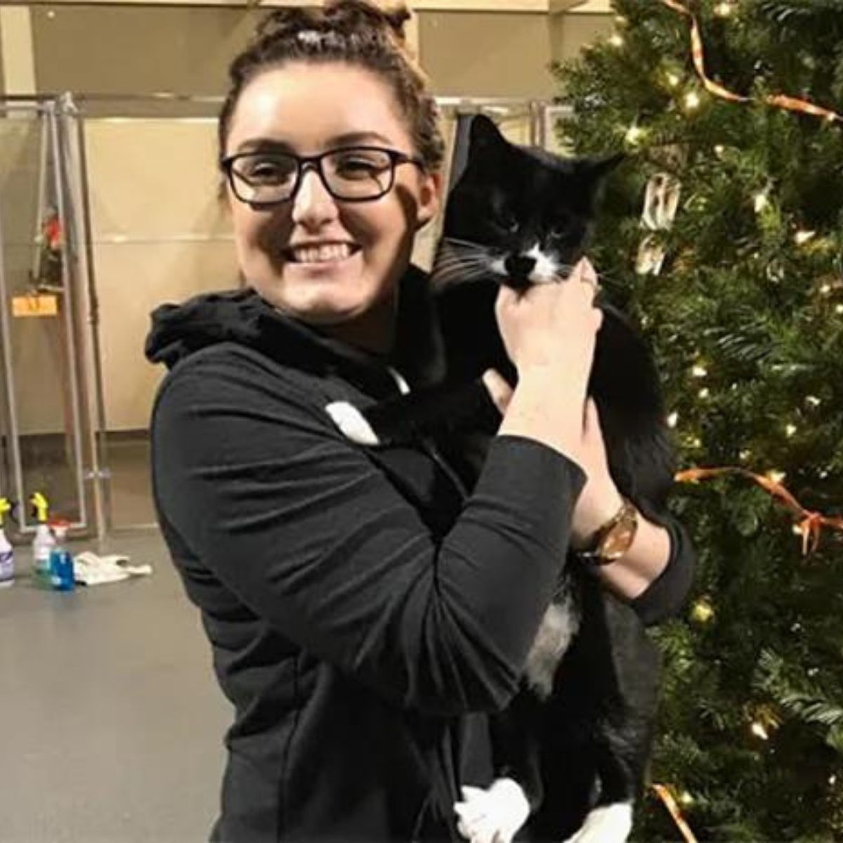 woman holding the tuxedo cat